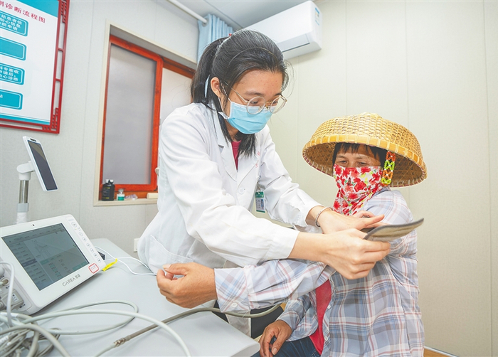 远程诊断平台全覆盖让基层医疗机构受益。阮琛 摄