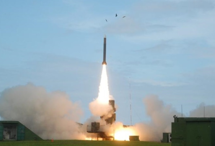 台军将量产导弹布满全岛让台湾变“刺猬”。（图片源自台媒）