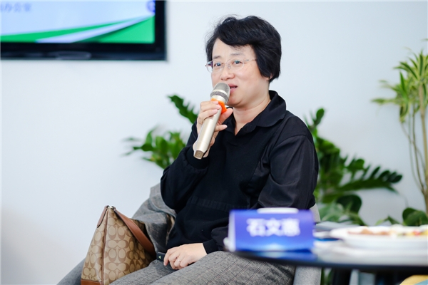 　　图 石文惠发表讲话