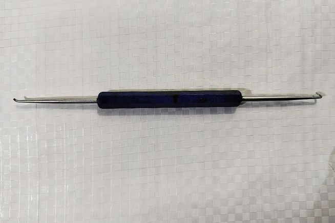 ▲曲铁岭制作的回收管“挖耳勺”。