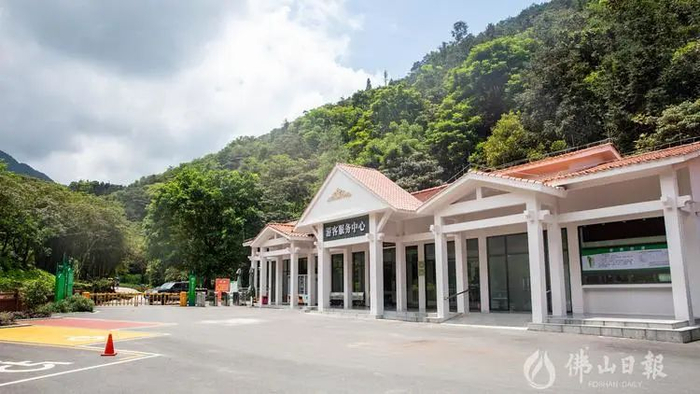  位于坑美入口的皂幕山游客服务中心。洪海/摄