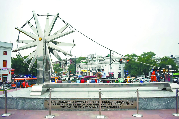 新德里纺车博物馆门外的钢铁纺车