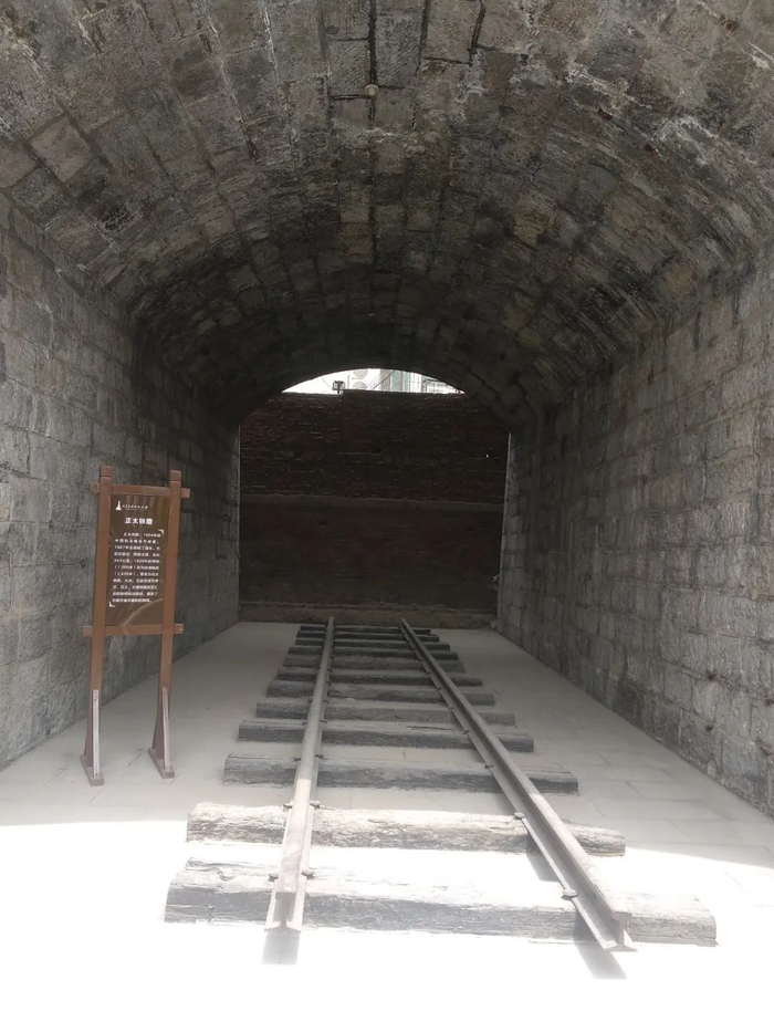 2022年4月24日拍摄的石家庄大石桥桥洞。