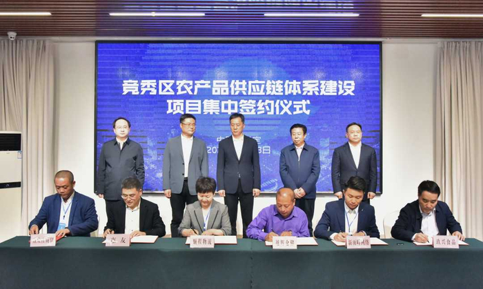 竞秀区农产品供应链体系建设项目集中签约仪式现场。王雅璇摄