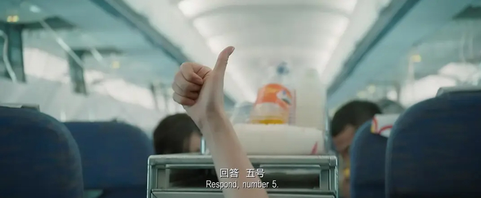 （图源：电影《中国机长》截图）
