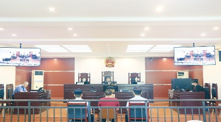 图为钟青勇贪污、受贿、滥用职权案庭审现场。 （资阳市纪委监委供图）