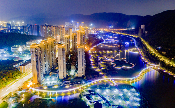 磁湖湿地夜景。   石勇摄
