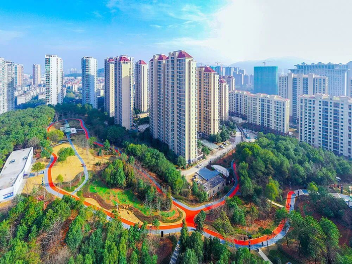 团城山人防口袋公园。  石勇摄