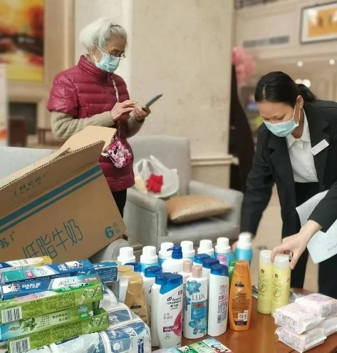 　　疫情期间为长辈提供基础物资