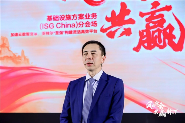 　　联想集团高级副总裁、中国区基础设施业务群总裁柏鹏