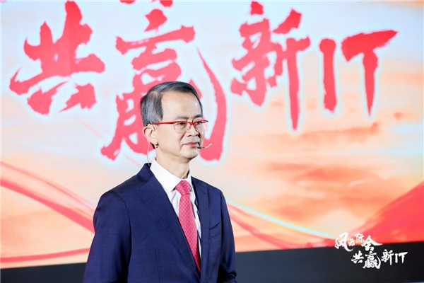 　　联想集团副总裁、中国区基础设施业务群销售总经理李国庆