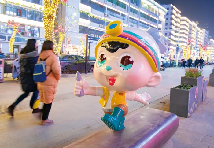 街头的文创IP。  石勇  摄 