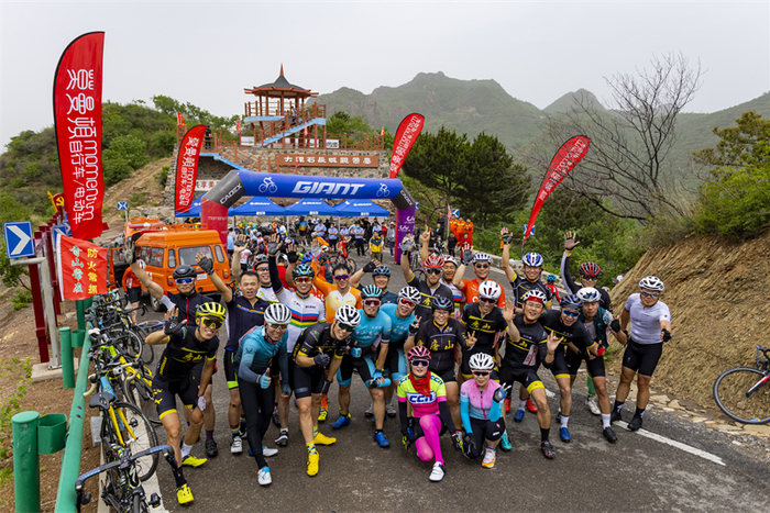迁安市五重安乡第二届千人骑行挑战赛在万宝沟村举办。（河北日报资料片）通讯员郝文龙摄