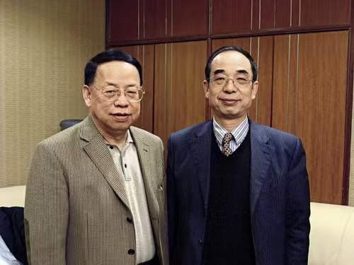 　　吴庆林吴老与原国资委大型企业监事会主席翟立功亲密合影