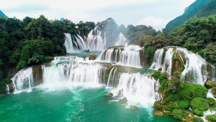 　　△德天跨国瀑布