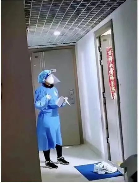 曹诗雨在工作中