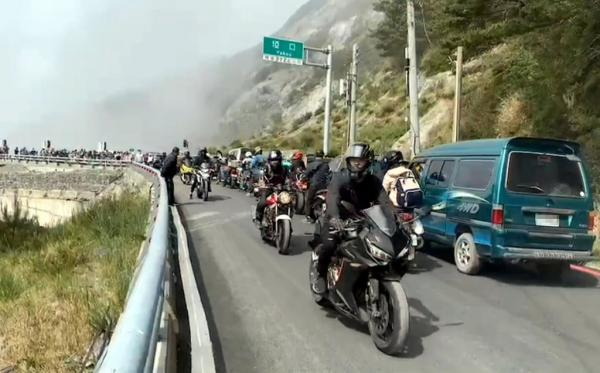 “类停车场”南横公路 图片来源：台湾“中央通讯社”