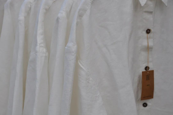 穿过苍白，温暖的白