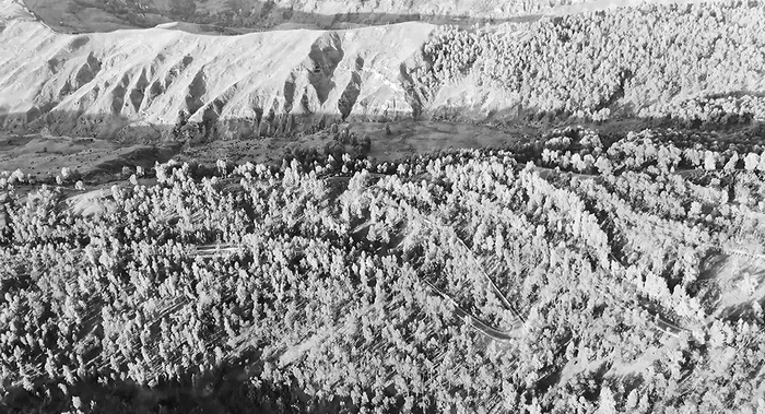     太子山旅游大通道沿线的美丽风景   临夏州文化广电和旅游局供图