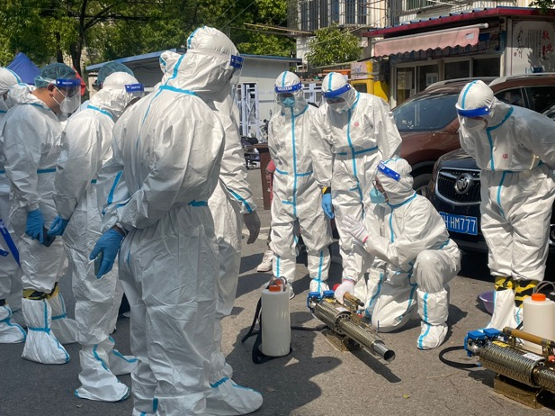 上海宝山区杨泰三村志愿者专业消杀培训中