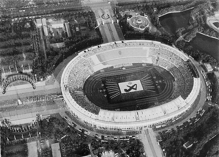1990年，第十一届亚运会主会场，北京工人体育场（航拍）。叶用才/摄