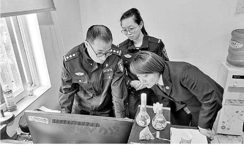 　　　今年4月，云南省安宁市检察院针对辖区内各派出所未成年人犯罪记录封存落实情况开展专项检察监督。　（张继华摄）