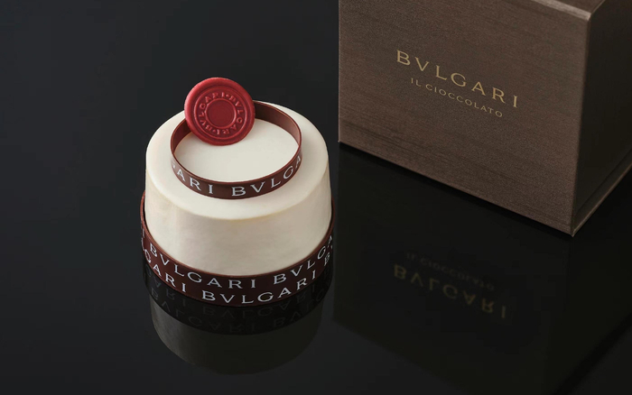 宝格丽白巧克力玫瑰覆盆子蛋糕。