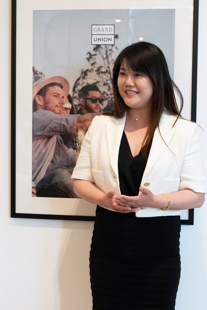 　　图注：圣乔治资深销售 Vivian致辞