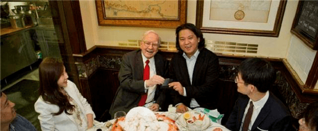 朱晔与巴菲特共进午餐，图片来自：网络
