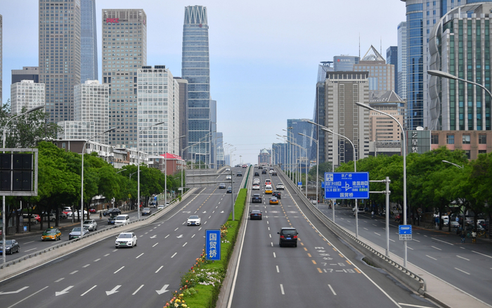 5月9日早高峰时段，北京东三环主路通行顺畅。新京报记者 王贵彬 摄