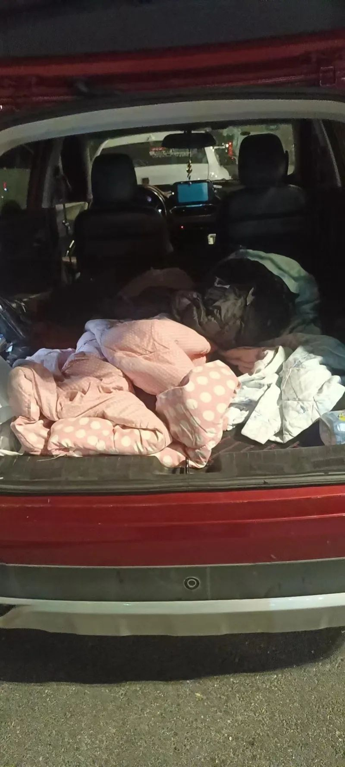 曾召兵曾睡过的后备箱。