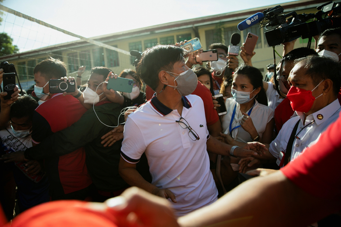 当地时间2022年5月9日，菲律宾2022年大选正式开始投票，总统候选人小马科斯参加投票。图/IC photo