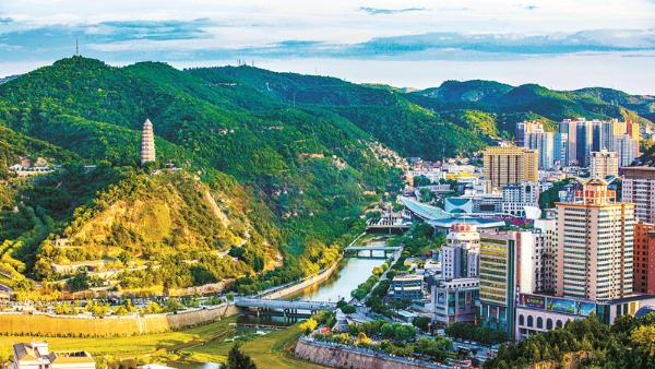 绿荫环抱延安城区 延安市林业局供图