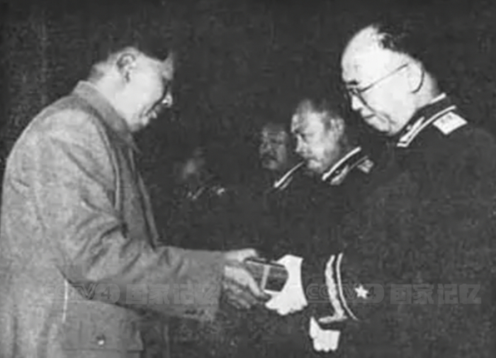 图：毛泽东与罗荣桓