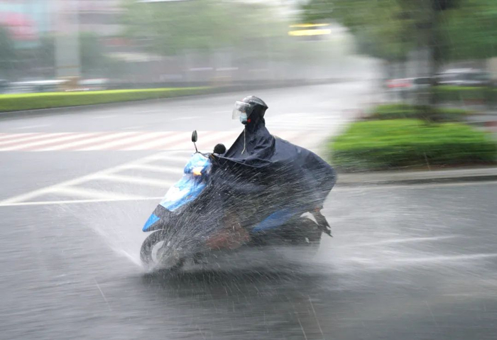 △5月11日16时左右，江门市区暴雨如注。郭永乐摄