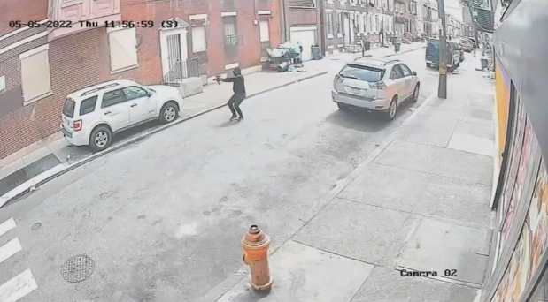 警方公布费城枪击案现场视频（美国广播公司）