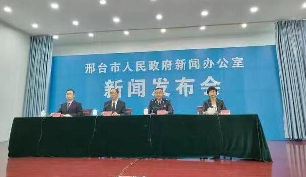 图为新闻发布会现场。