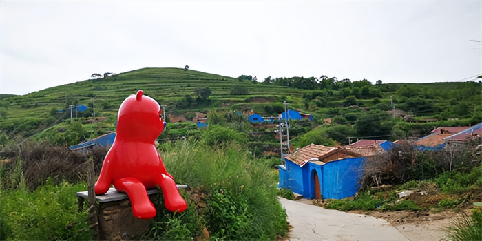 　　张占占 坐在村口的熊