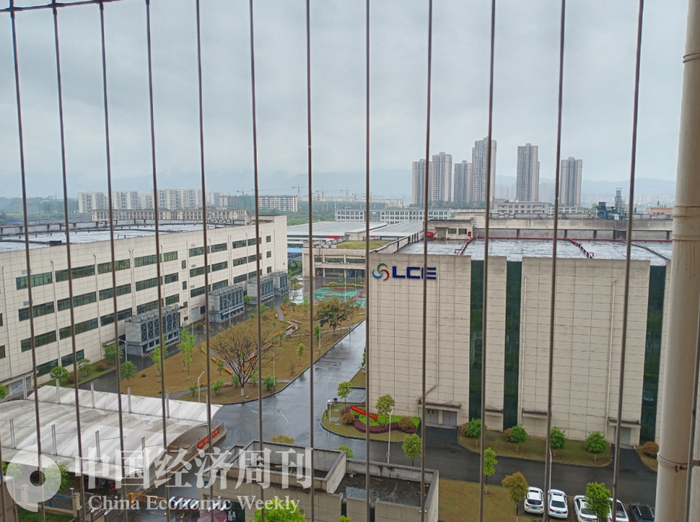 处在工业区的员工宿舍附近，几乎都是工厂。