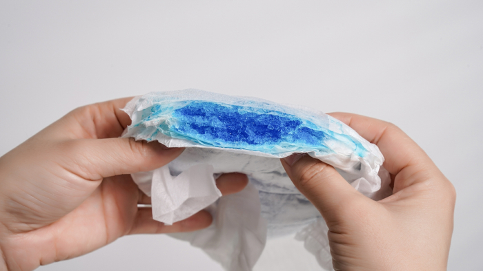 　　康福瑞经典系列裤型成人纸尿裤，芯体吸水后剖面