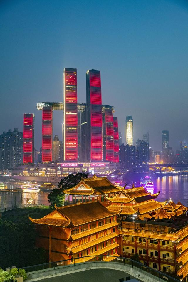 重庆地标建筑：来福士广场。王欢/摄
