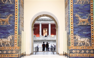  这是5月12日在德国柏林佩加蒙博物馆拍摄的伊什塔尔城门。