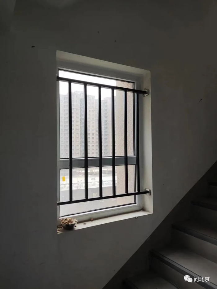 高层住宅楼楼道窗户无法开启/受访者供