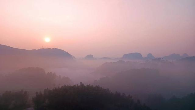 石板河景区日出（景区供图）