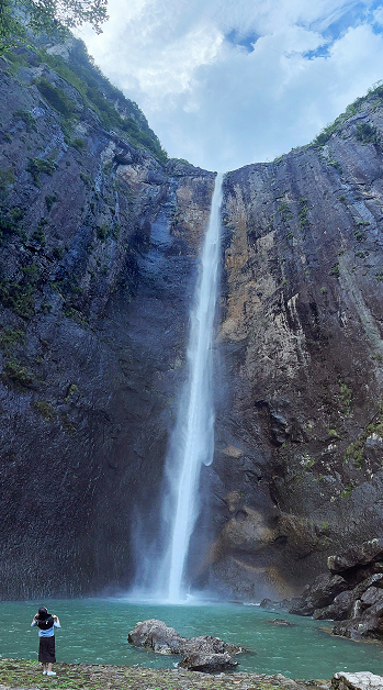 楠溪江百丈飞瀑。翁卿仑 摄