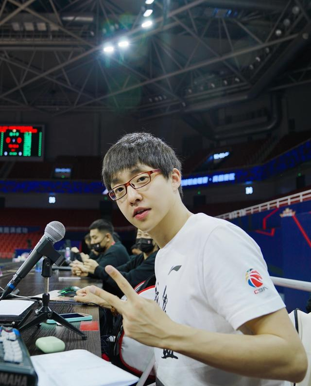 CBA赛会制下，梁佳烁是唯一全程参与的MC。  受访者供图