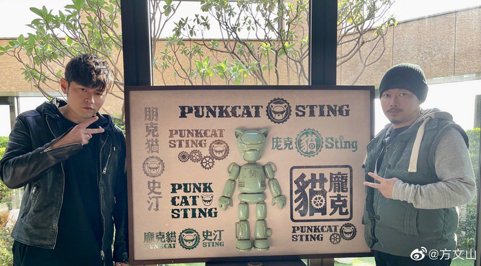 《庞克猫史汀》（青花瓷款）公仔&nbsp;图片来源：方文山微博
