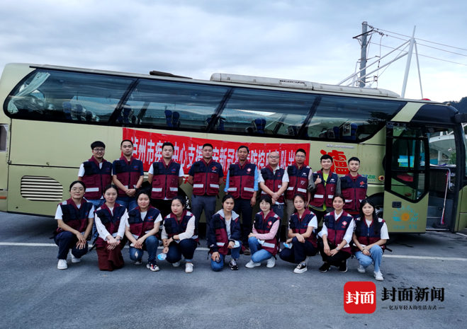 　泸州疾控支援队伍出发前留影