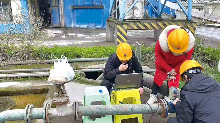 现场调试动态数显式能源计量器具智能识采系统。