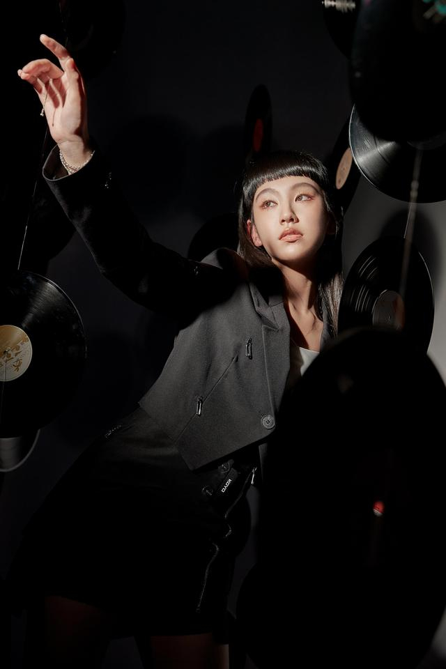 新生代粤语歌手炎明熹。  受访者供图